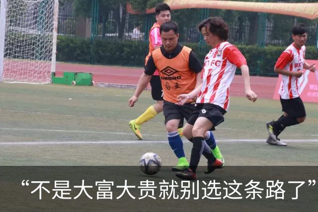 “不是大富大贵就别选这条路了”，母亲送14岁女儿美国留学，没换来祝福